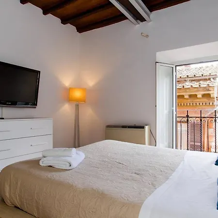 Pantheon Charming 2-bed In Heart Of
