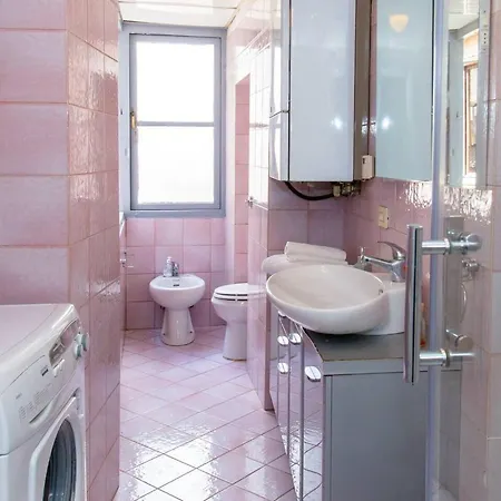 Pantheon Charming 2-bed In Heart Of דירה *